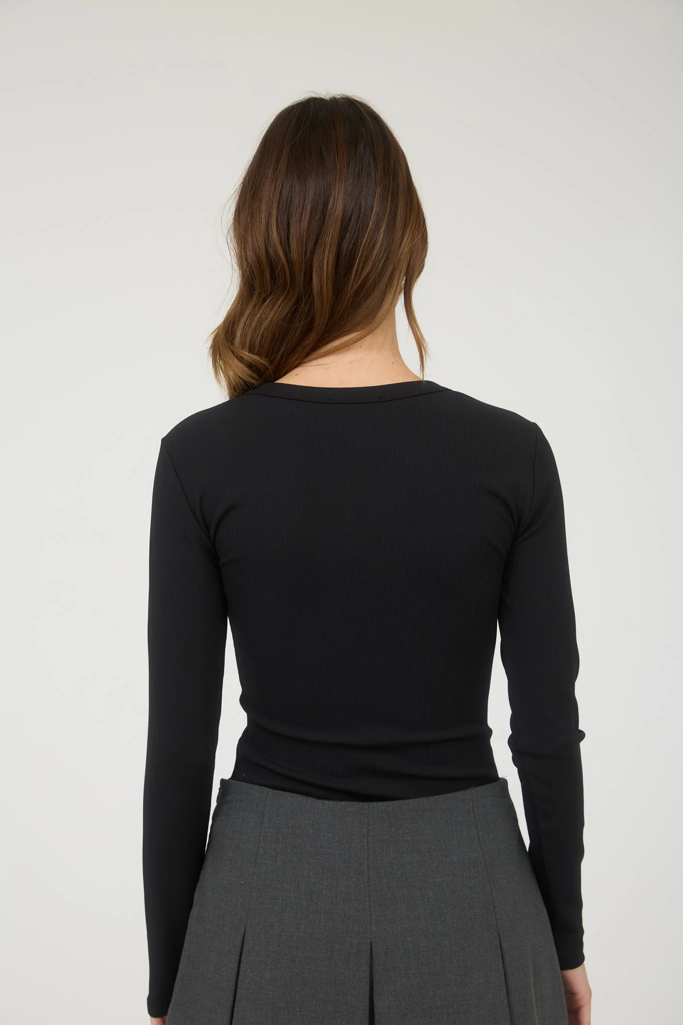 Blusa básica de manga larga con botones