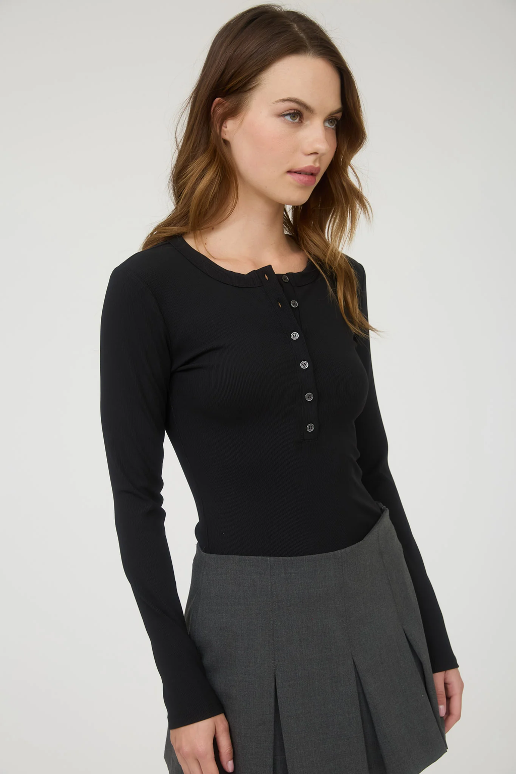 Blusa básica de manga larga con botones