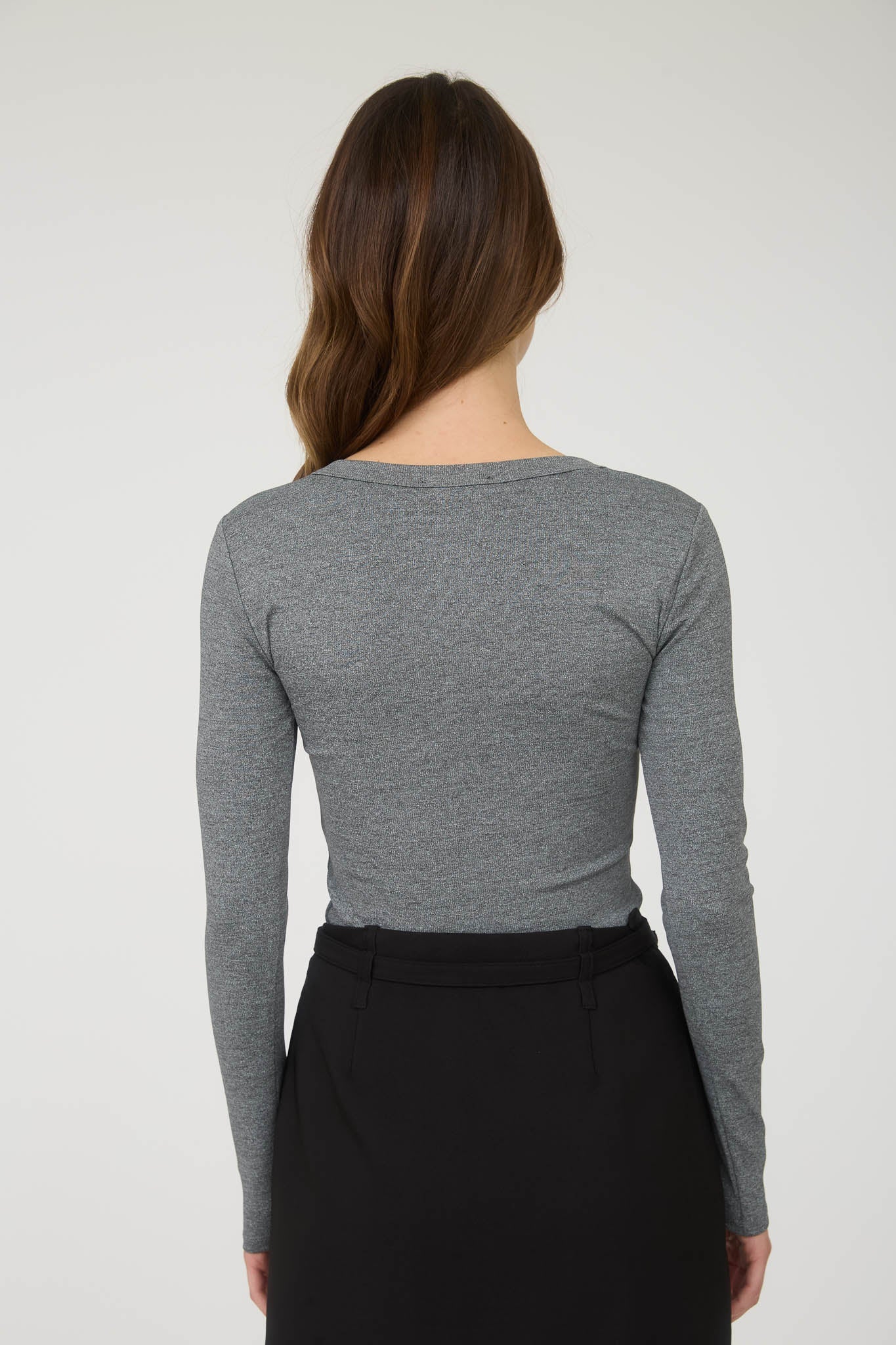 Blusa básica de manga larga con botones