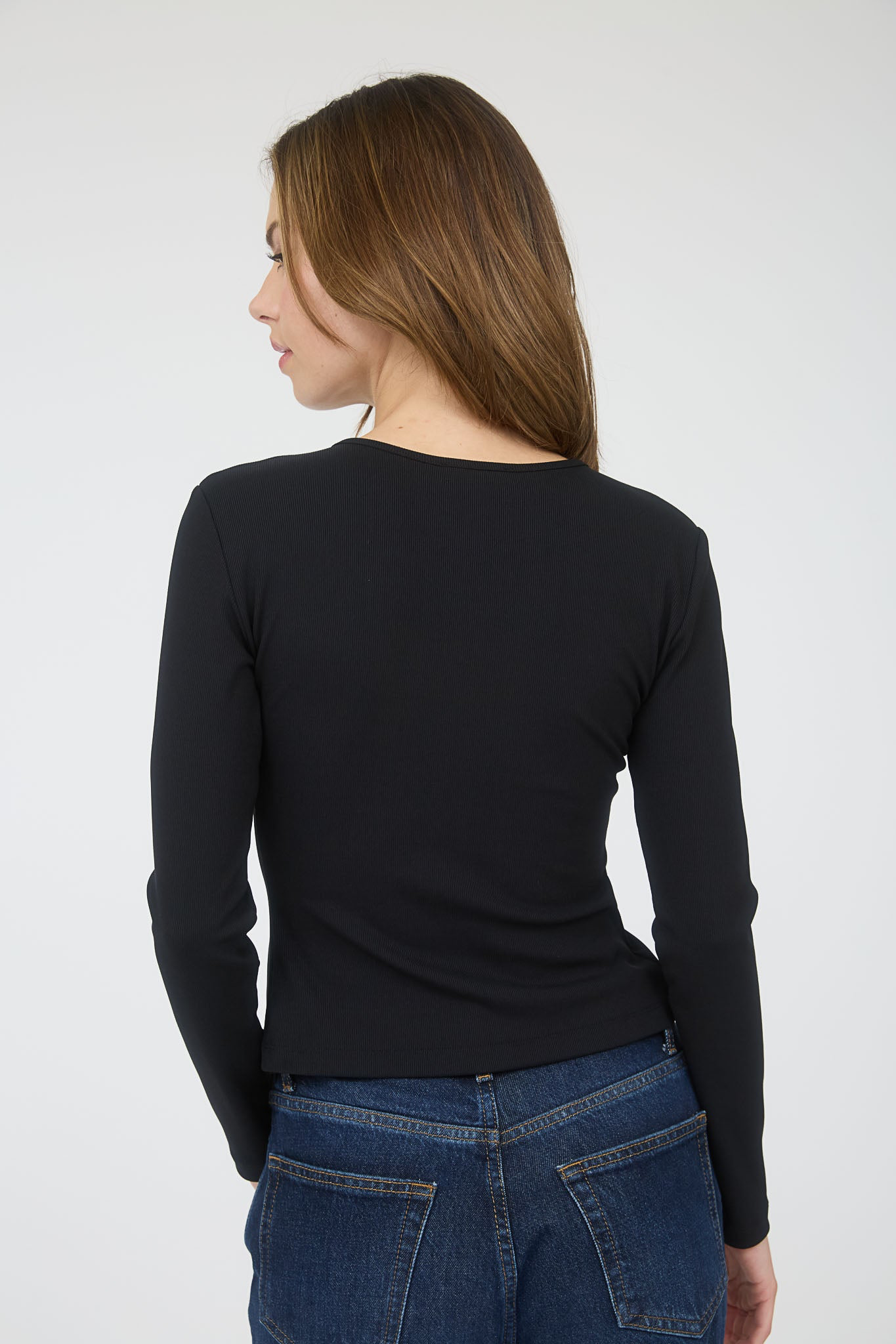 Blusa básica de botones frontales en canalé