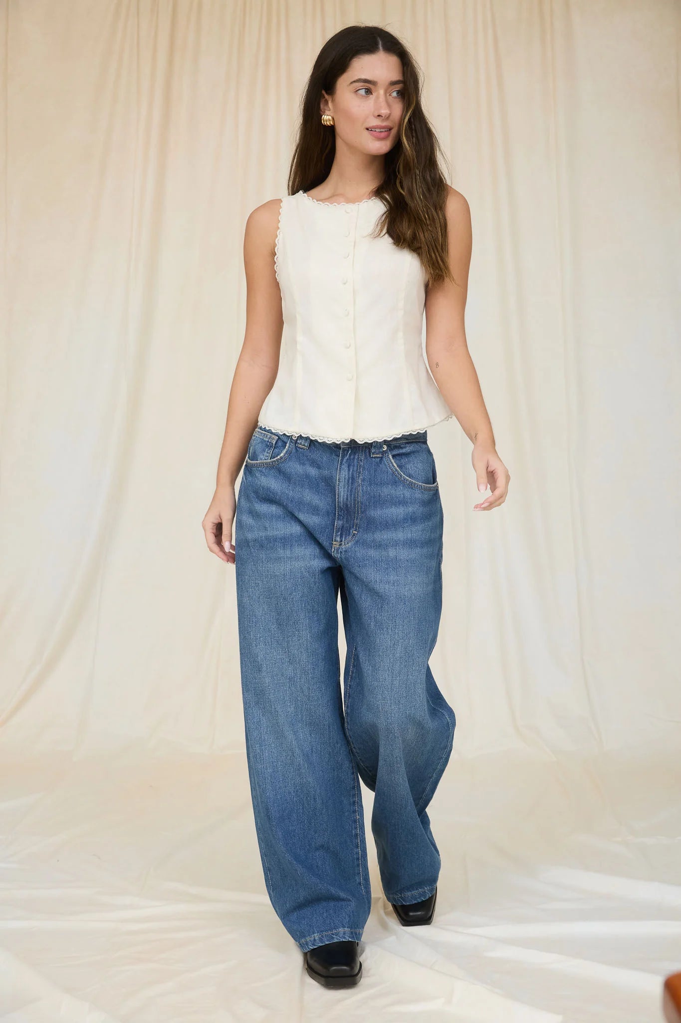 Camiseta sin Mangas con Botones y Ribete de Encaje