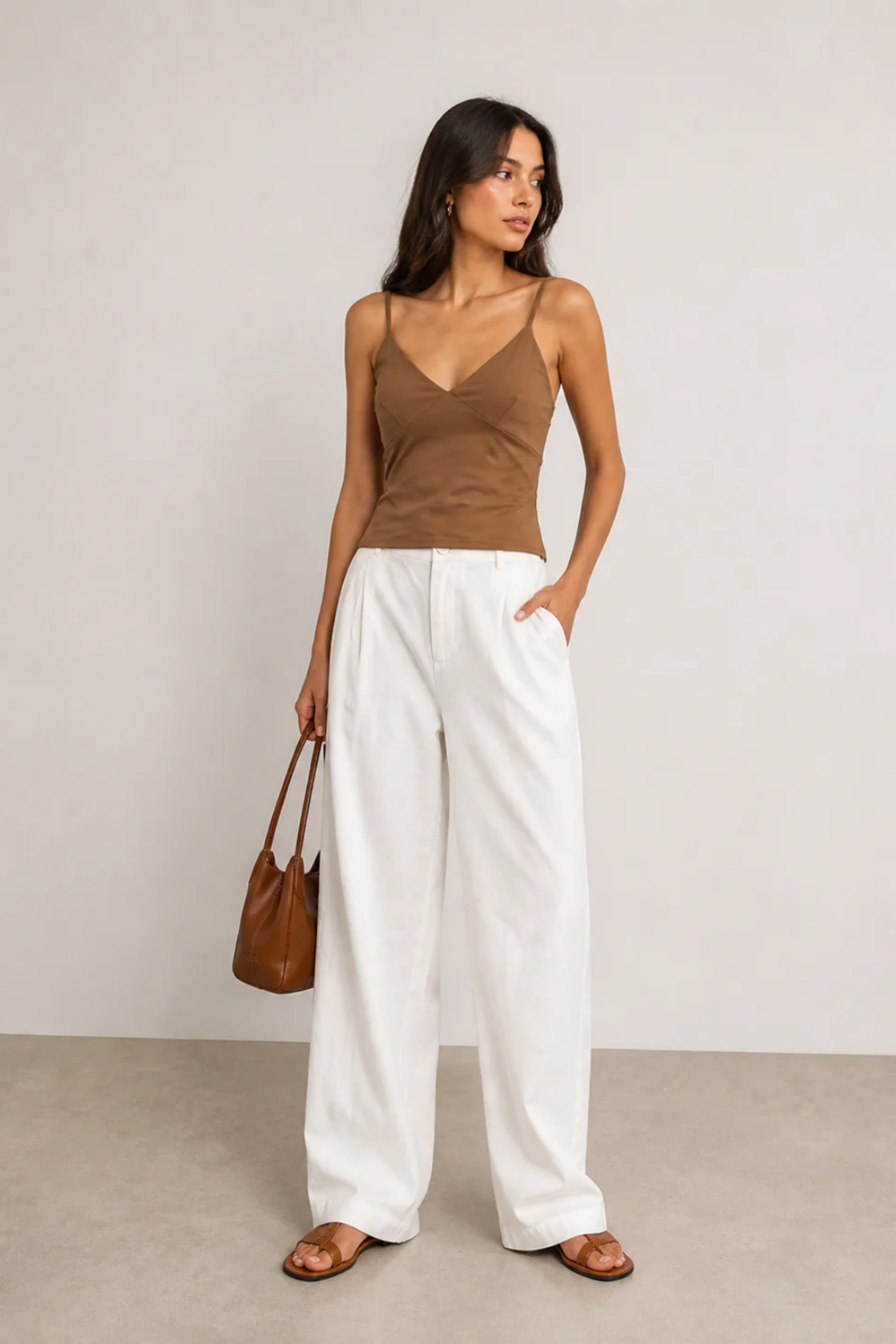 Blusa de tirantes con escote en V