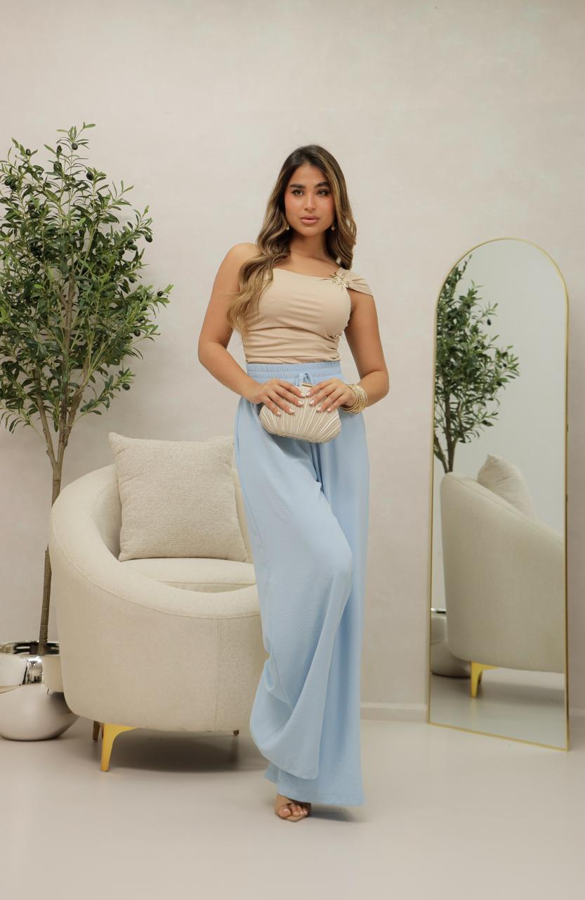 Pantalón de pierna amplia con pretina elástica y jareta