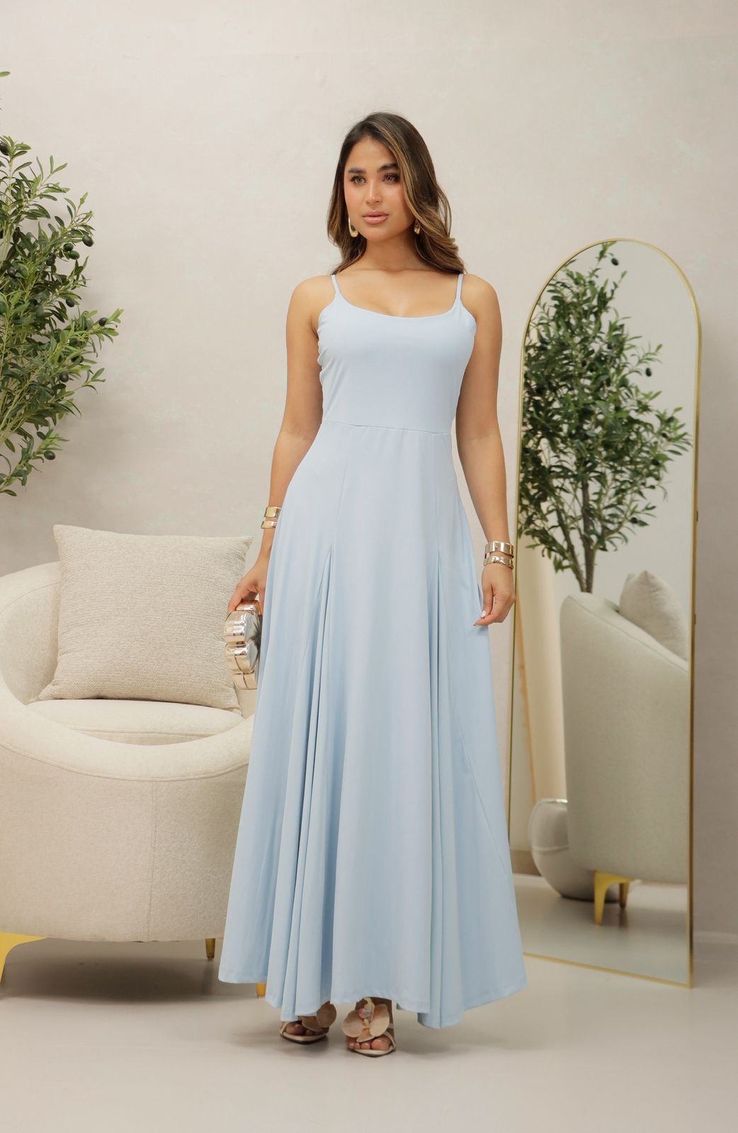 Vestido largo fluido de tirantes