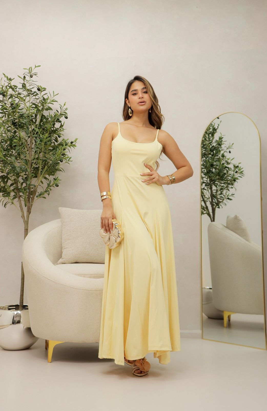 Vestido largo fluido de tirantes