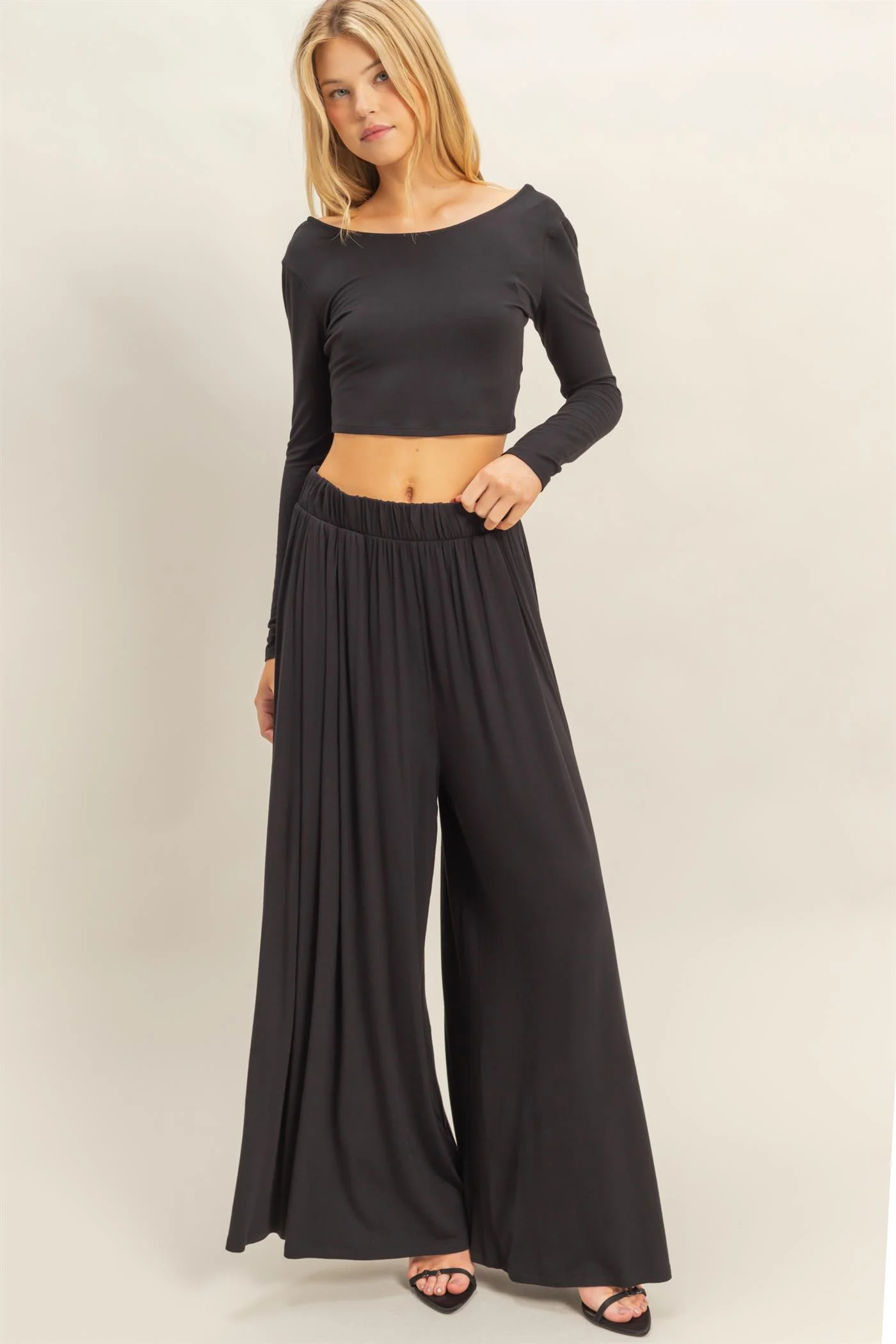 Conjunto de top corto de manga larga y pantalón largo