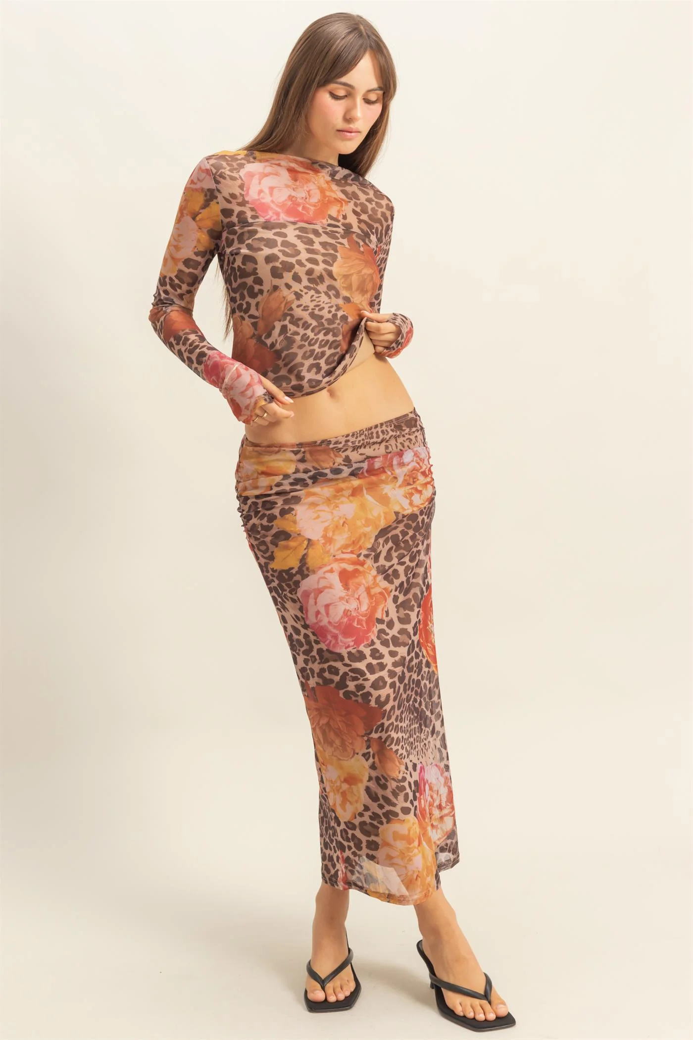 Conjunto de top y falda con estampado floral de leopardo
