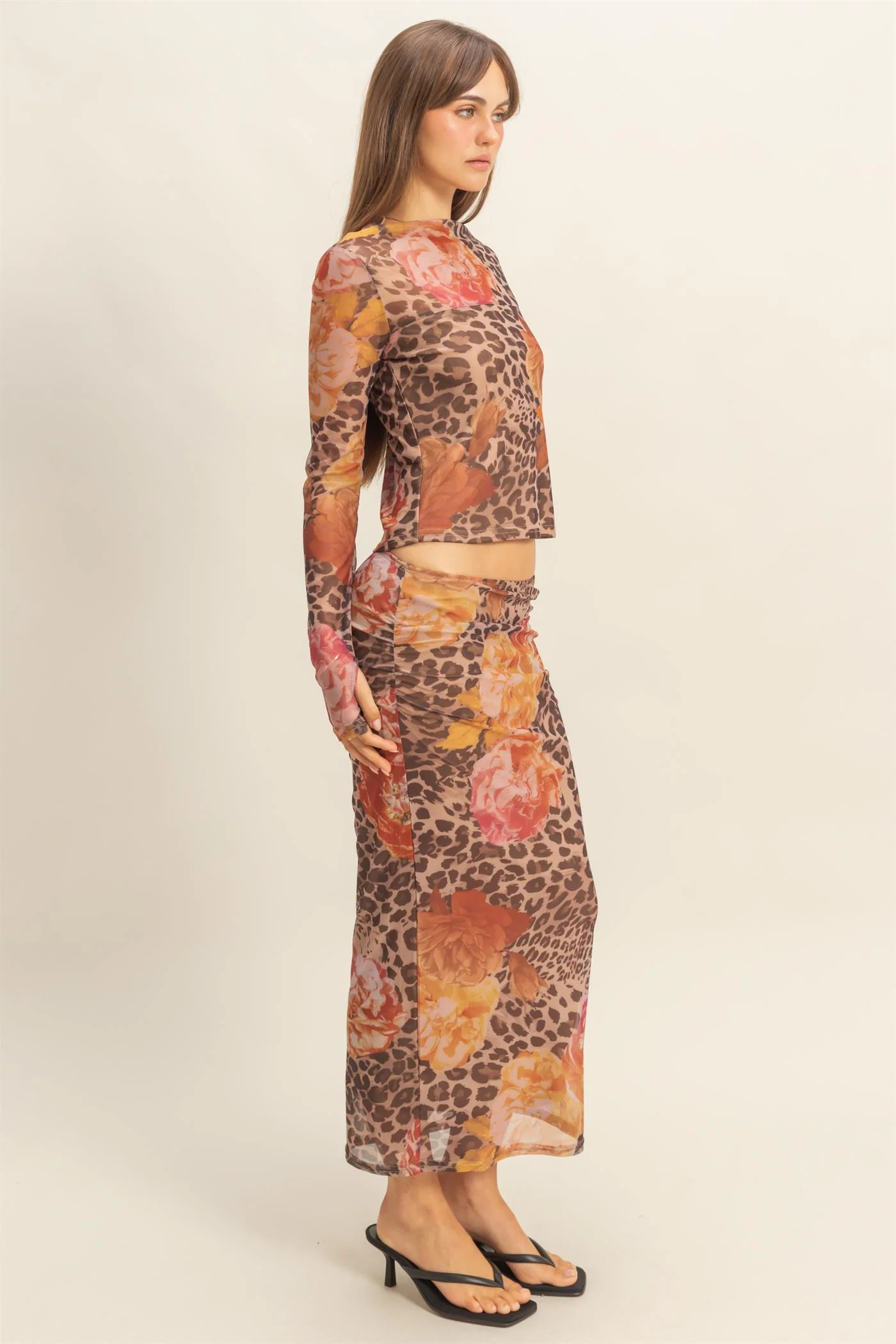Conjunto de top y falda con estampado floral de leopardo