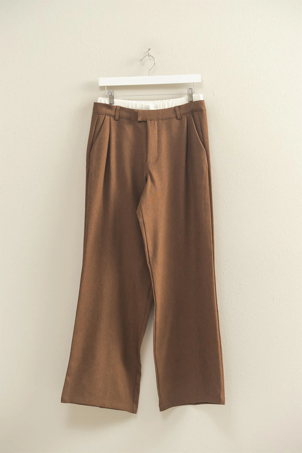 Pantalones de cintura alta con detalle de pliegues