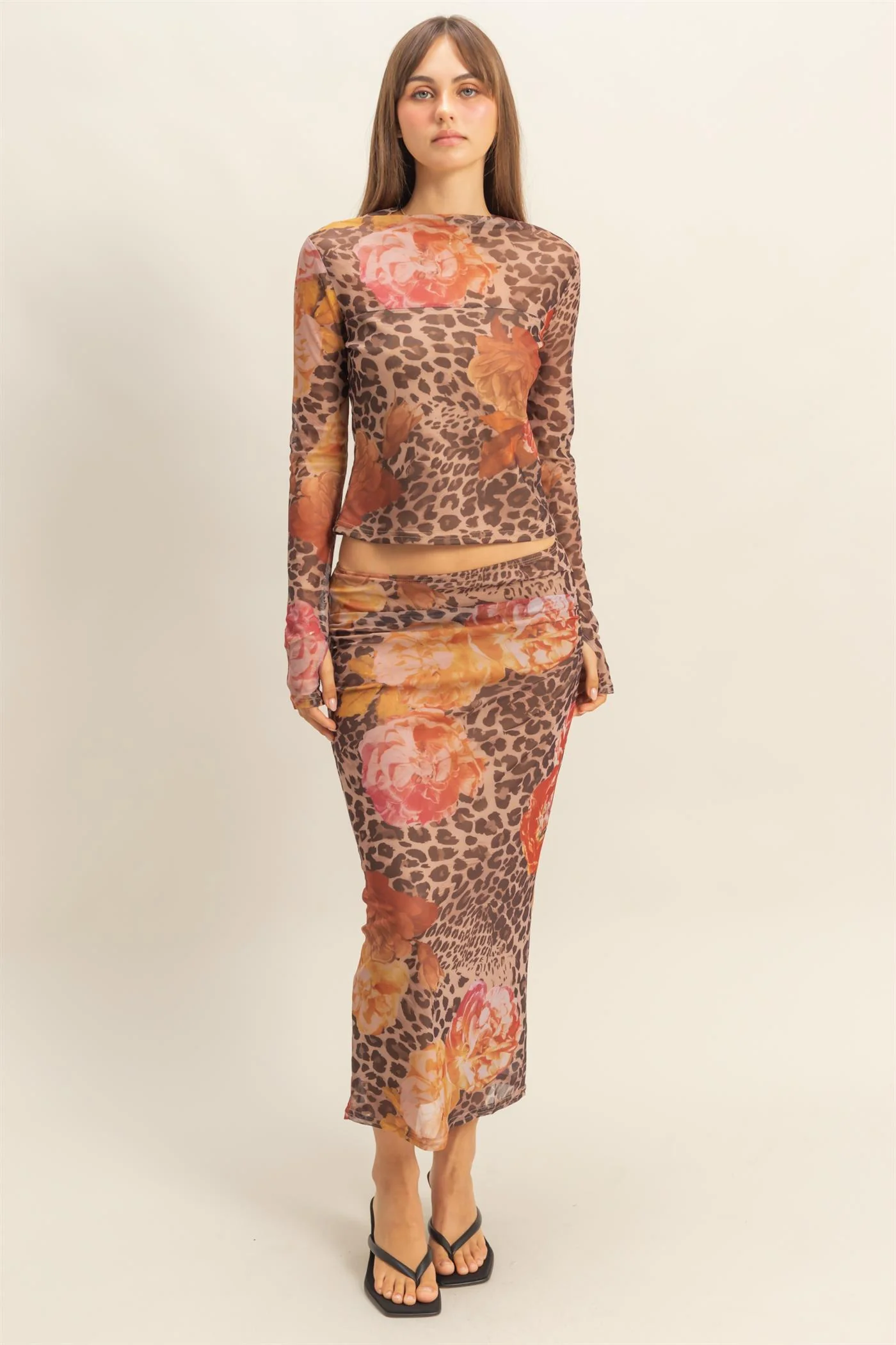 Conjunto de top y falda con estampado floral de leopardo