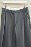 Pantalones de cintura alta con detalle de pliegues