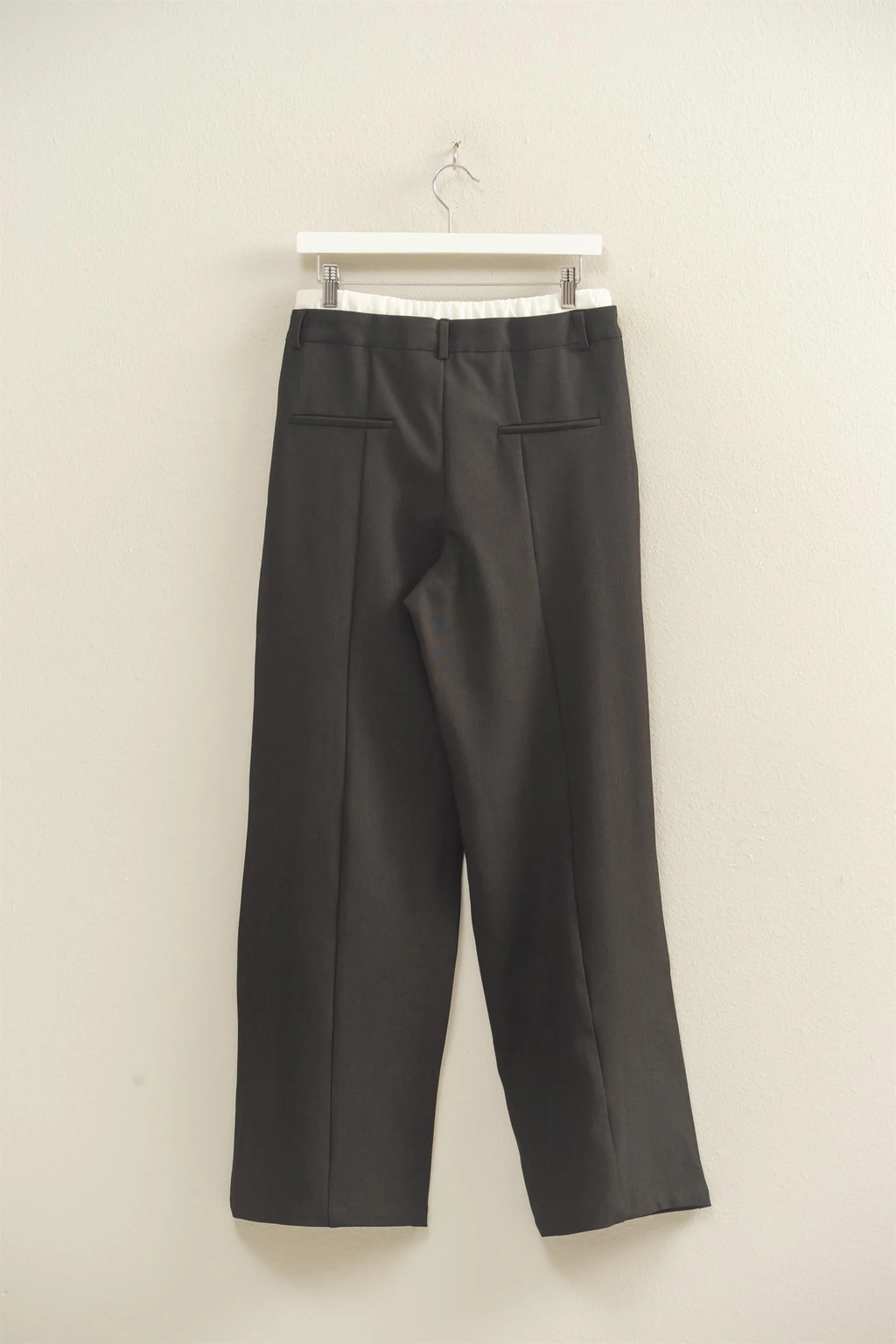 Pantalones de cintura alta con detalle de pliegues