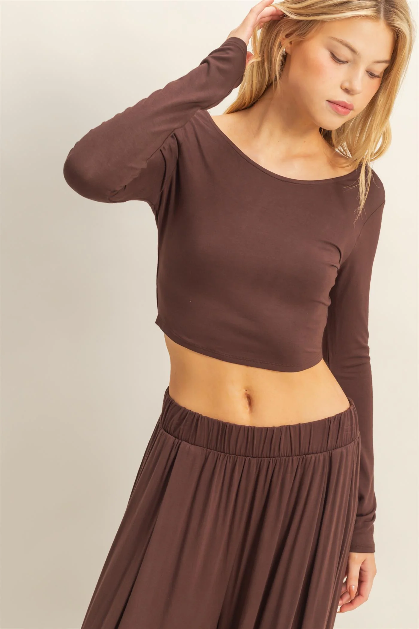 Conjunto de top corto de manga larga y pantalón largo