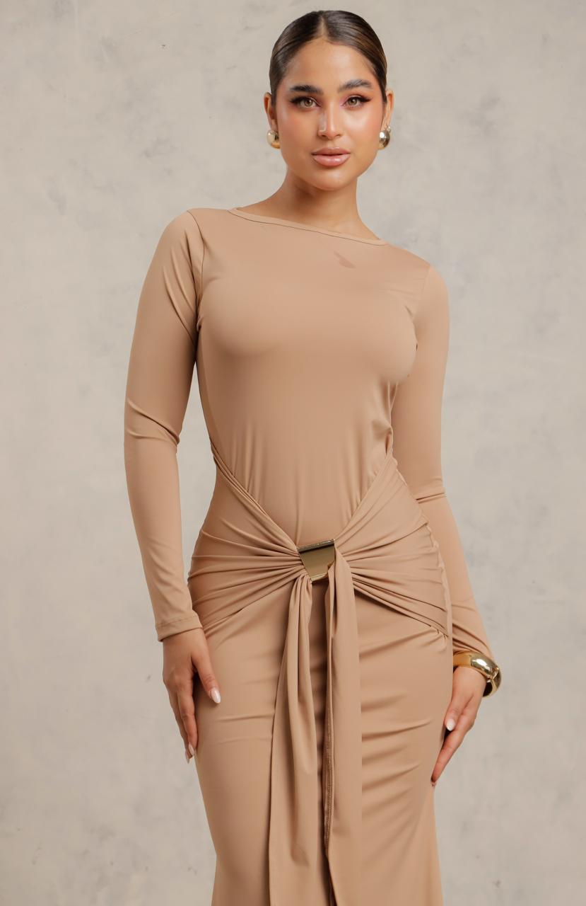 Vestido largo y lazo ajustable